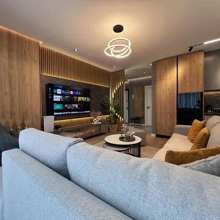 Luxury דירה