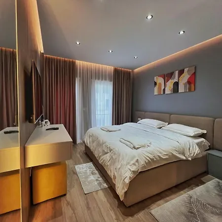 Luxury שקודר