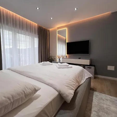 Luxury דירה